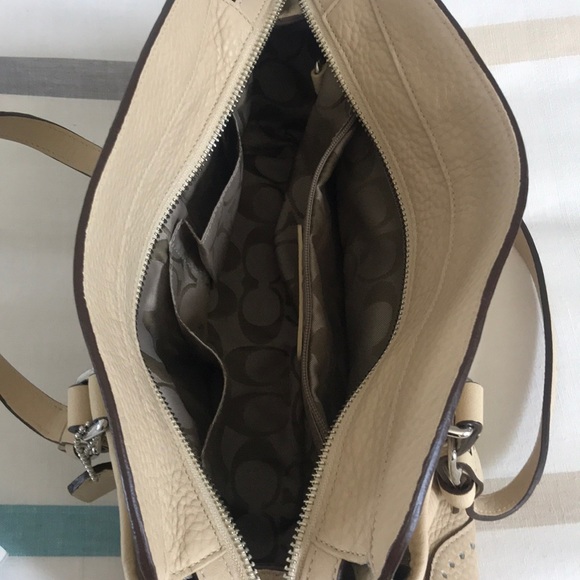 Coach Hampton Satchel - Picture 5 of 8